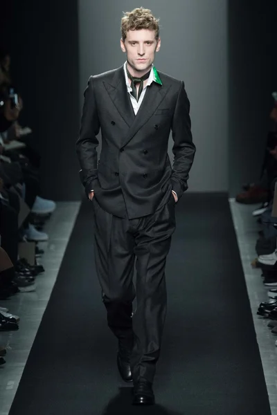 Look 11